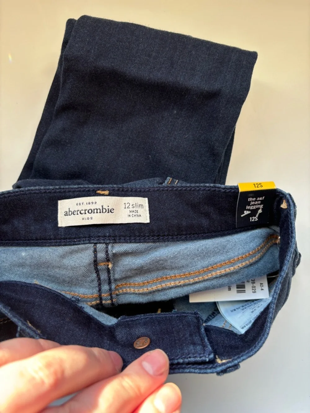 Abercrombie kids dark wash denim - Picture 2 of 5
